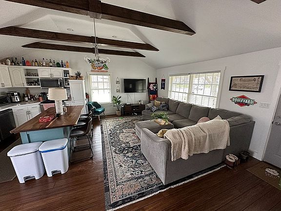 2nd image of 2040 Louisiana St