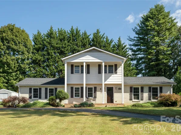 1376 Glenheath Dr, Hendersonville, NC 28791