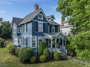 109 Center St, Clinton, NJ 08809