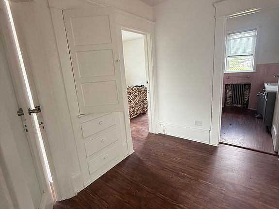 4th image of 69 Oak St #1