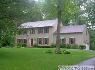 121 Oakwood Dr, East Brookfield, MA 01515