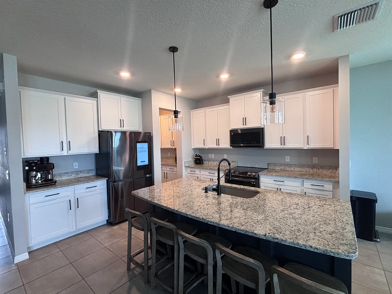 4 bed, 3300 sqft, $3,750 — Photo 4