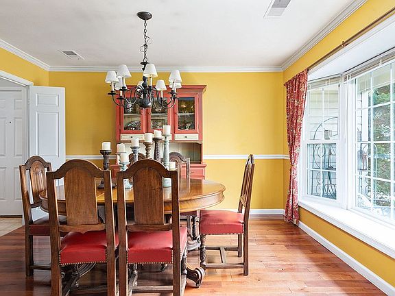 5th image of 2573 Huntington Dr
