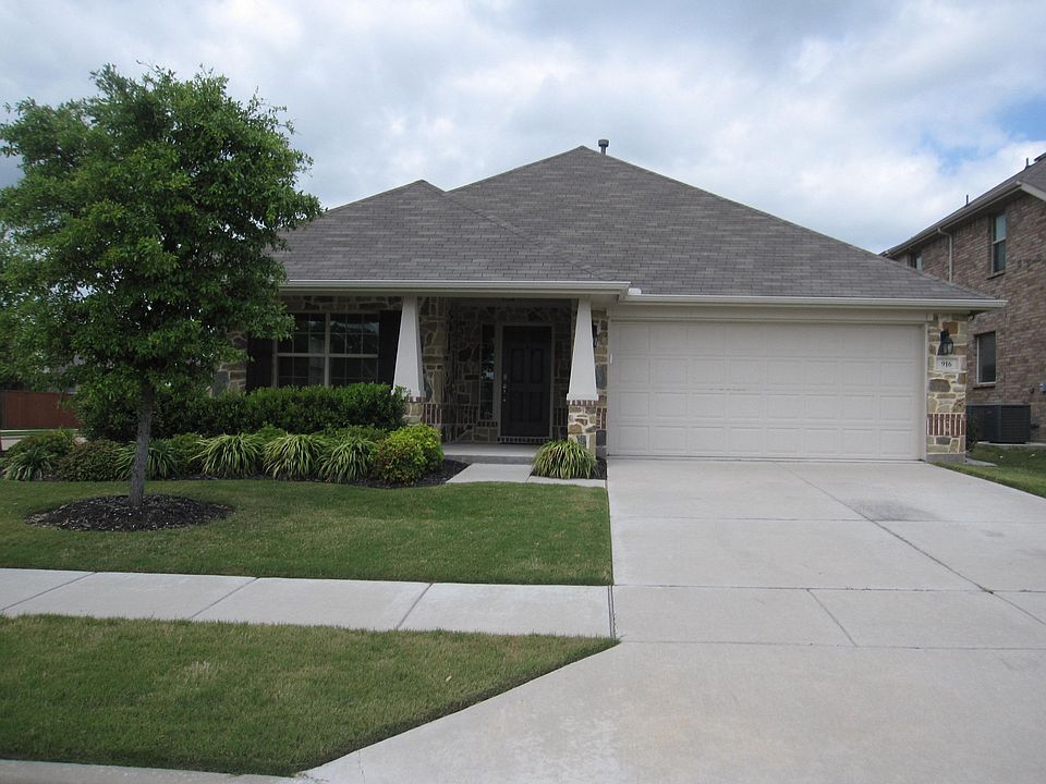 1st image of 916 Hawk Valley Dr