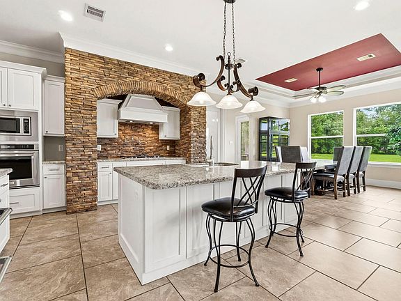 4th image of 10810 Post Oak Dr