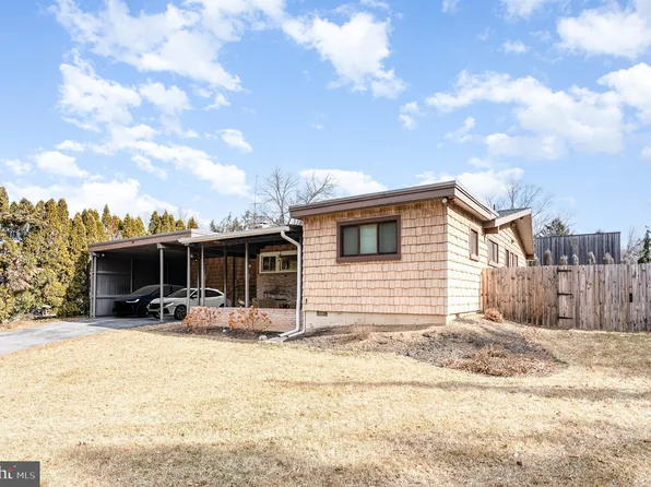 445 Fairway Dr, Camp Hill, PA 17011