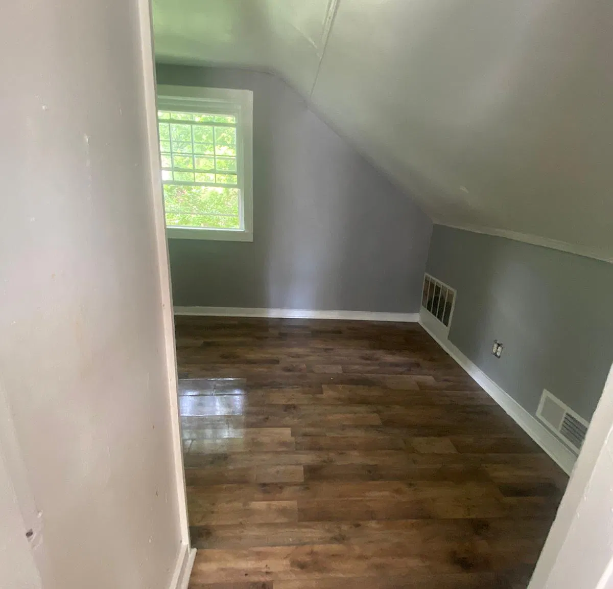 3 bed, 1.5 bath, 1300 sqft, $1,200 — Photo 1