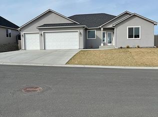 1556 W Goodlander Rd, Selah, WA 98942