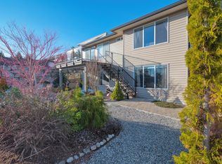 6263 Apollo Rd, Sechelt, BC V7Z0N7
