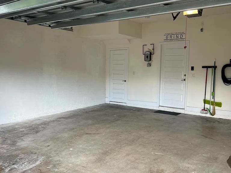 4716 NW 84th Ct — Photo 33
