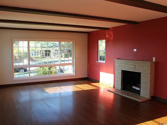 5th image of 1060 E Walnut Ave