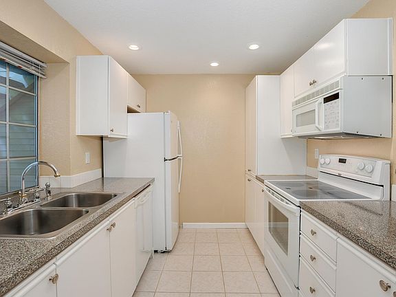 3rd image of 4165 178th Ln SE APT 103
