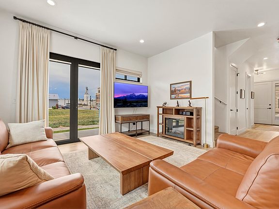 5th image of 350 Park Ln