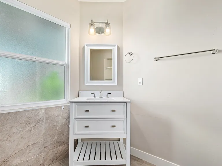 2136 W Village Dr — Photo 28