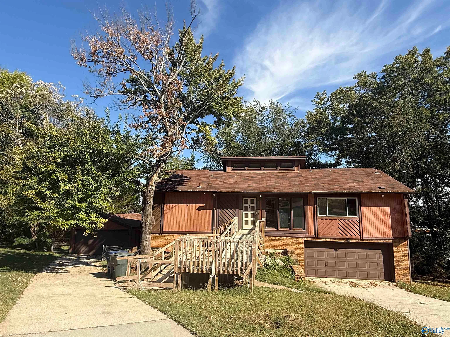 3 bed, 3.0 bath, 2553 sqft, $1,575 — Photo 2