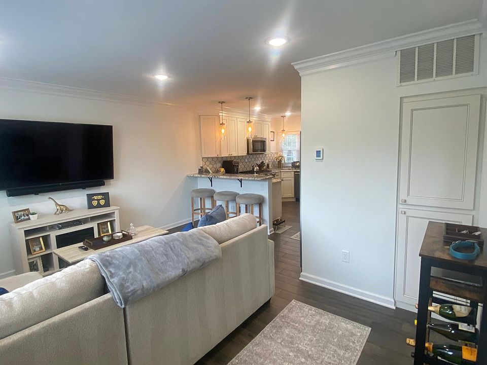 1st image of 52 North St Floor 1