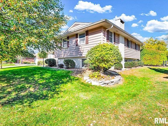 3rd image of 129 W Coventry Ln