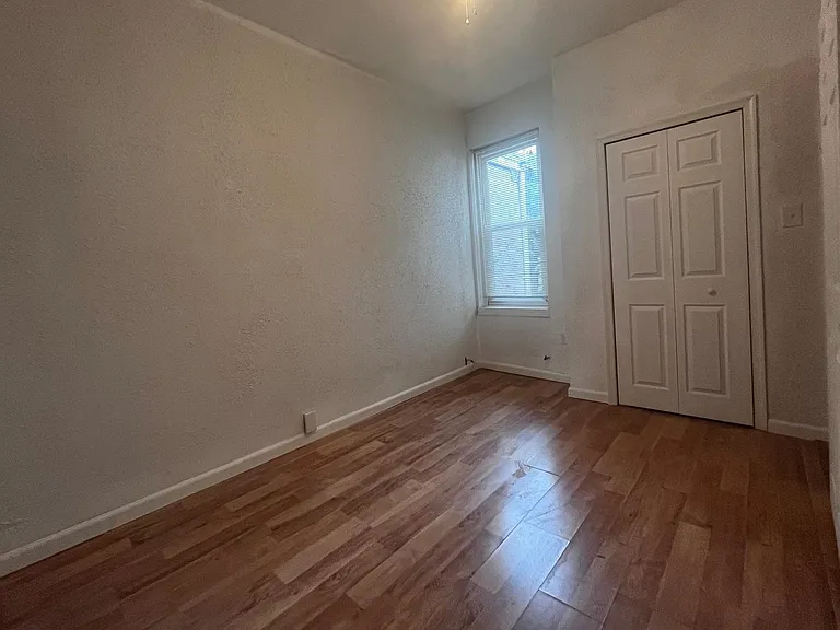 Bedroom 100 sq. ft.