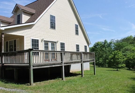 2nd image of 102 Rose Cir