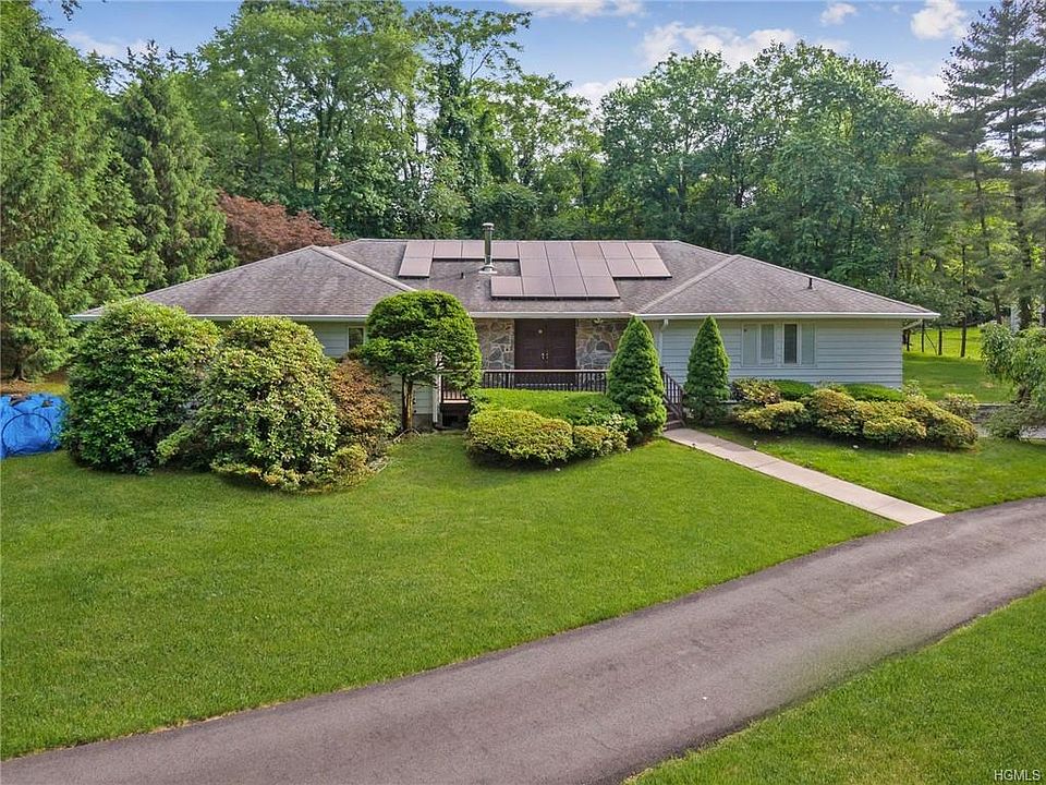 2nd image of 2 Brookdale Ct