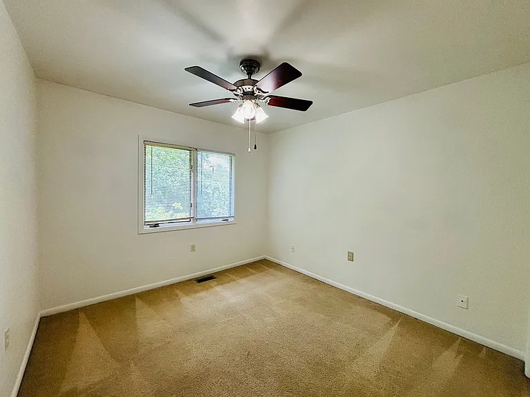 328 Shenandoah Cir — Photo 11