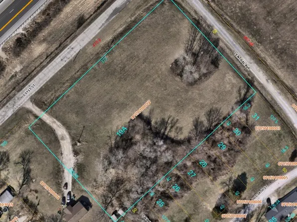 810 S 51st St, Centreville, IL 62207