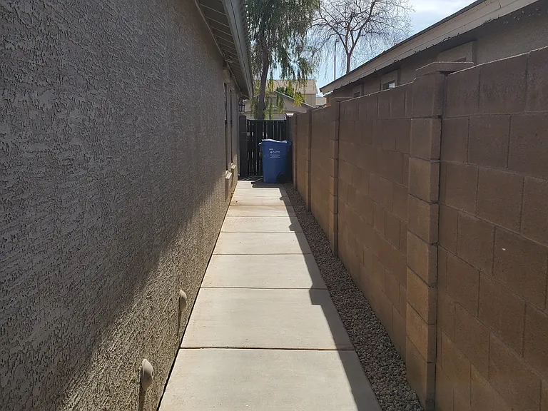 10408 W Raymond St — Photo 33