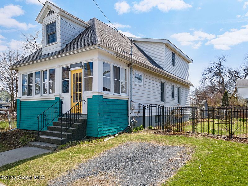 2nd image of 4 Arcadia Avenue