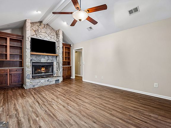 3rd image of 105 Longwood Rd