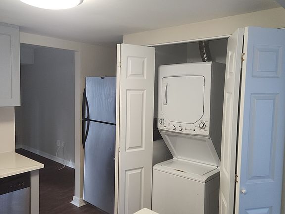 5th image of 1025 Oaklyn Ct #1025