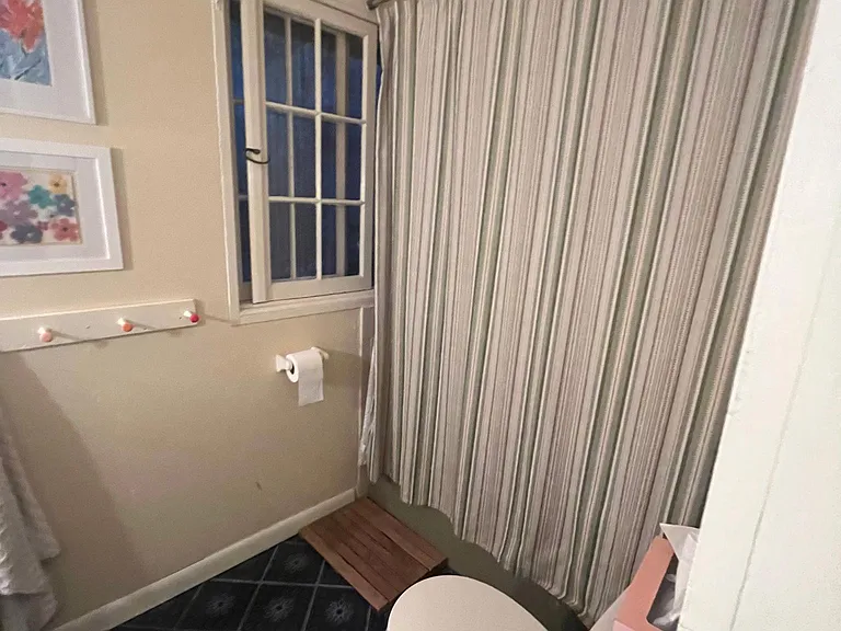 Bath No 1 with tub