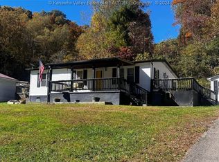783 Stringers Branch Rd, Peytona, WV 25154