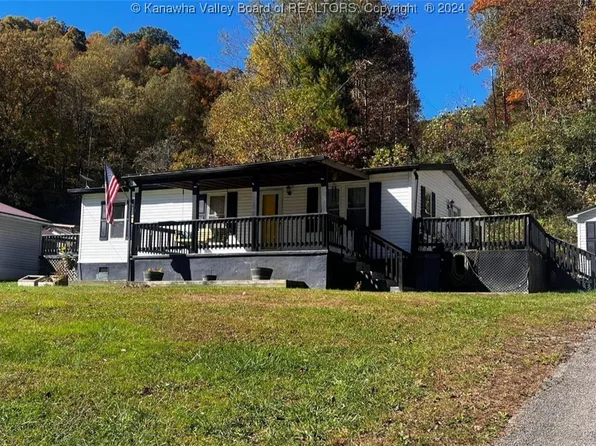 783 Stringers Branch Rd, Peytona, WV 25154