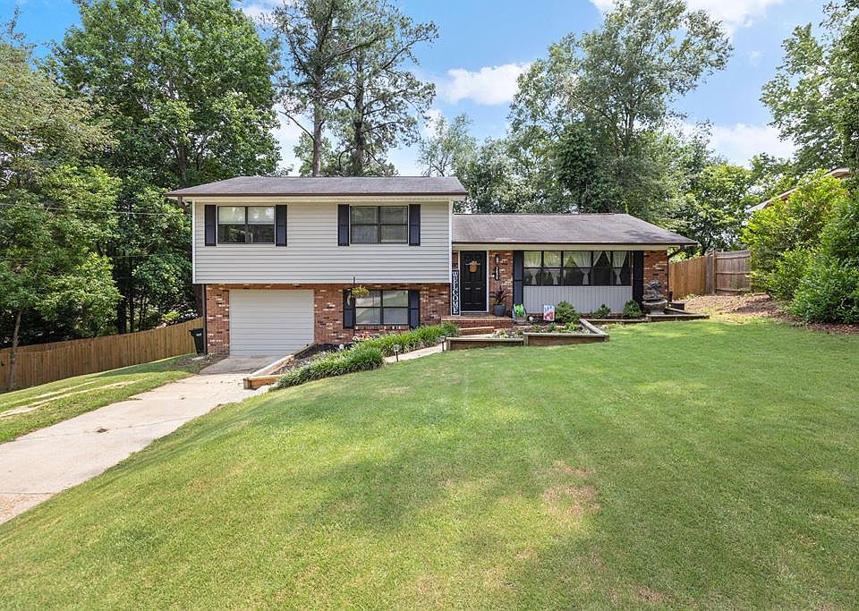 1st image of 3838 Lyn Dr