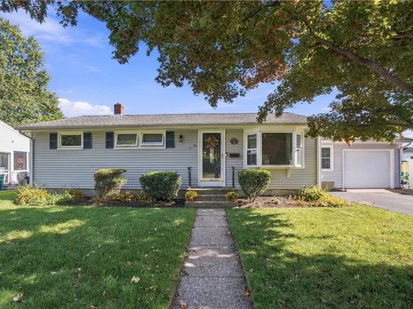 78 Hanover St, Warwick, RI 02886