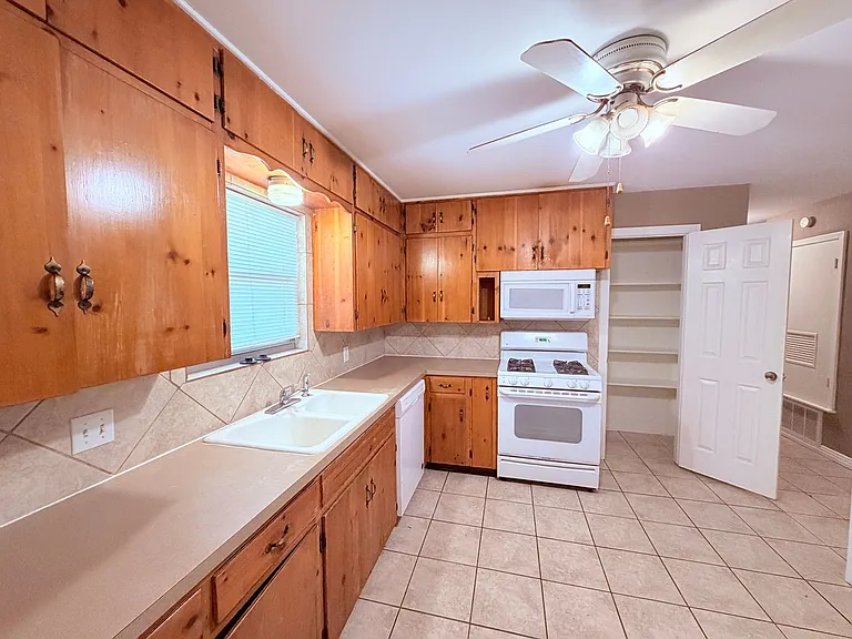 5915 Sunshine Dr — Photo 9