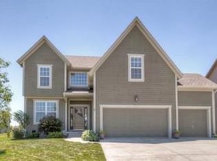1911 Shagbark Dr, Raymore, MO 64083