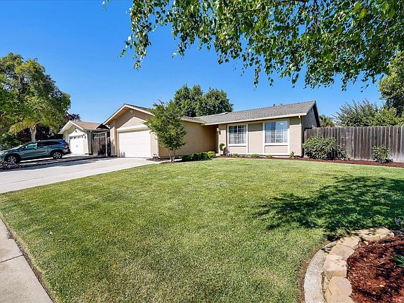 2nd image of 1590 Almond Way