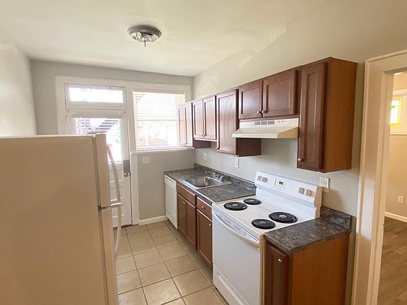 4th image of 3660 Bates St APT 1W