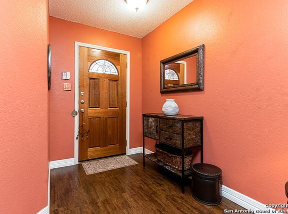 3rd image of 3923 Knollwood