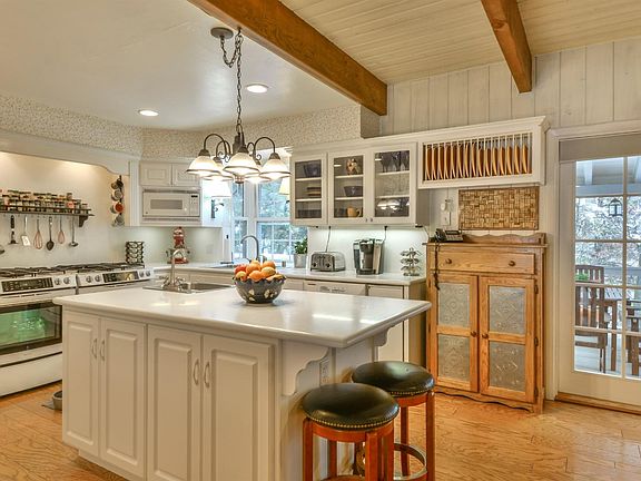 4th image of 1065 Sandalwood Dr