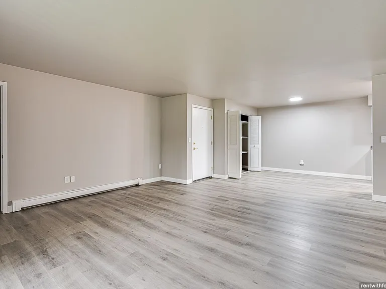 Maple Crest Apartments (Calumet Grove) — Photo 15