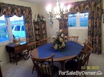 Dining 2
						:
						Full dining room or small den