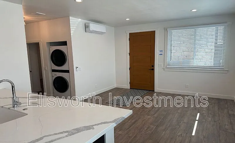 2 bed, 1.0 bath, 725 sqft, $2,995 — Photo 4