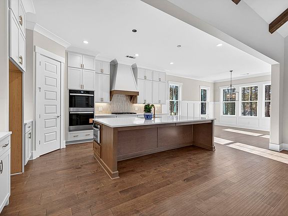 5th image of 1021 Winged Foot Dr