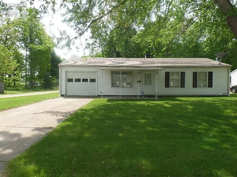 412 Boston Rd photo 1