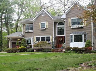 91 Melrose Rd, Mountain Lakes, NJ 07046