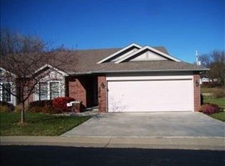 5814 SW Sterling Ln, Topeka, KS 66604