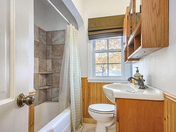 2675 Hillside Dr NW, Grand Rapids, MI 49544 | MLS ...