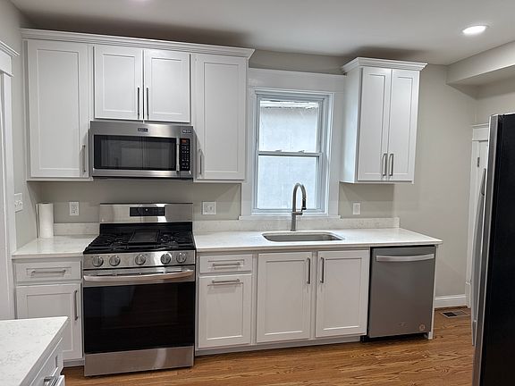 3rd image of 7406 Arlington Dr